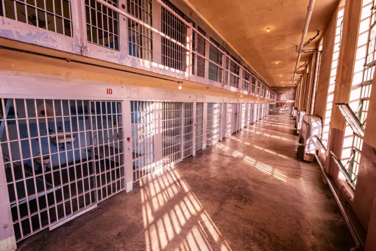 Study evaluates impacts of summer heat in U.S. prison environments | MIT News