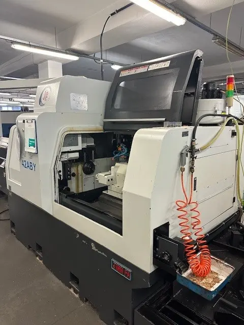 Nous proposons la machine CNC à long tour JSL42-ABY à vendre