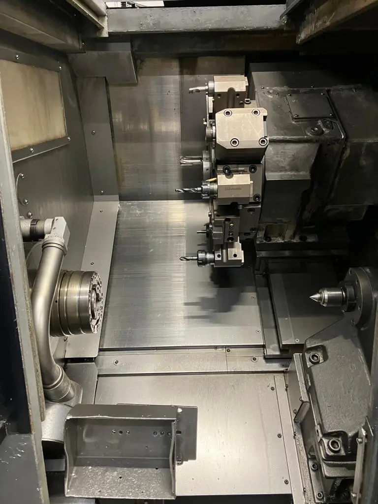 Tour CNC moderne OKUMA LB2000 EXII MC – Votre investissement dans la qualité et la performance